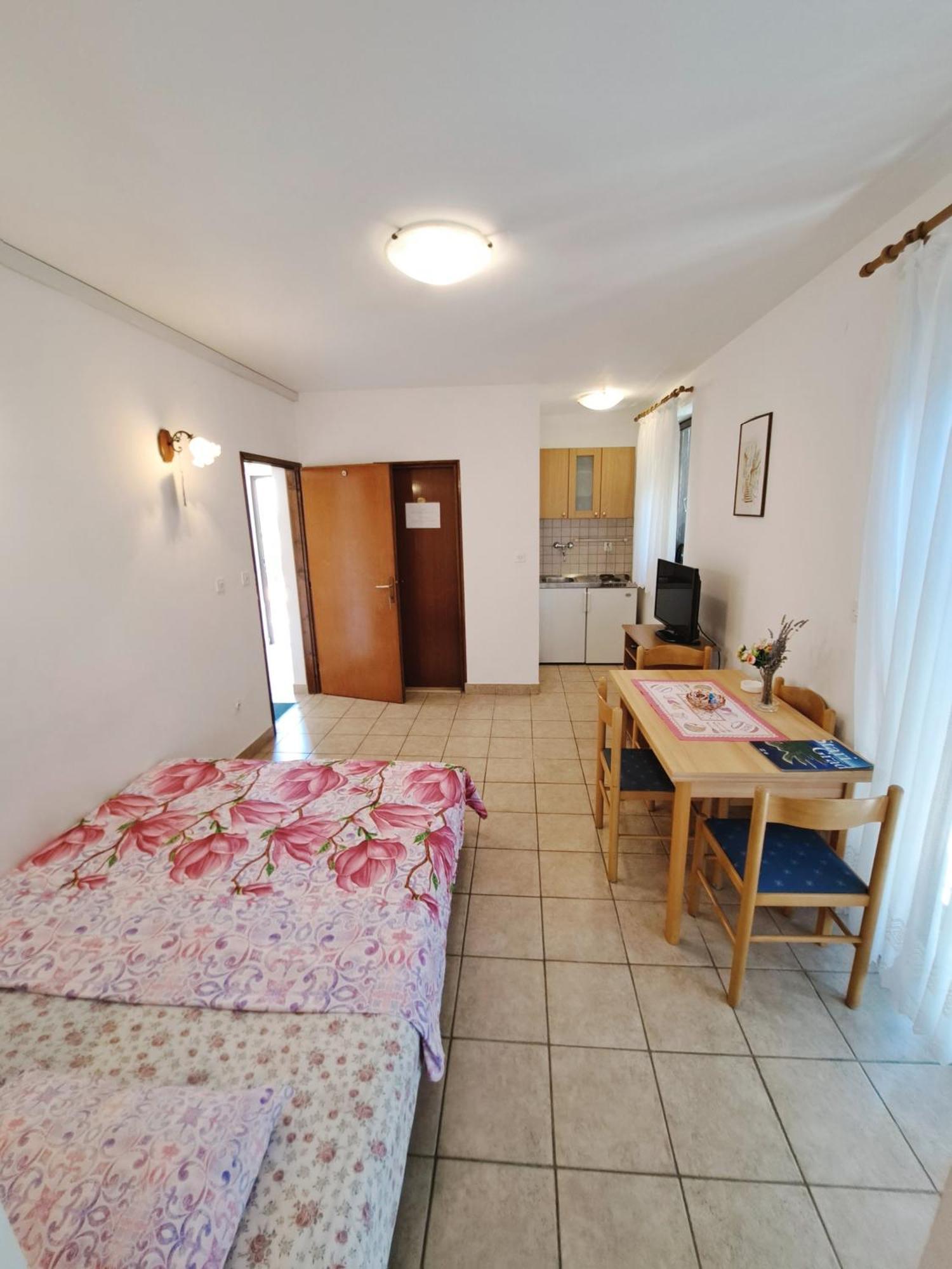 Apartments 1000 Flowers Stari Grad  Ruang foto