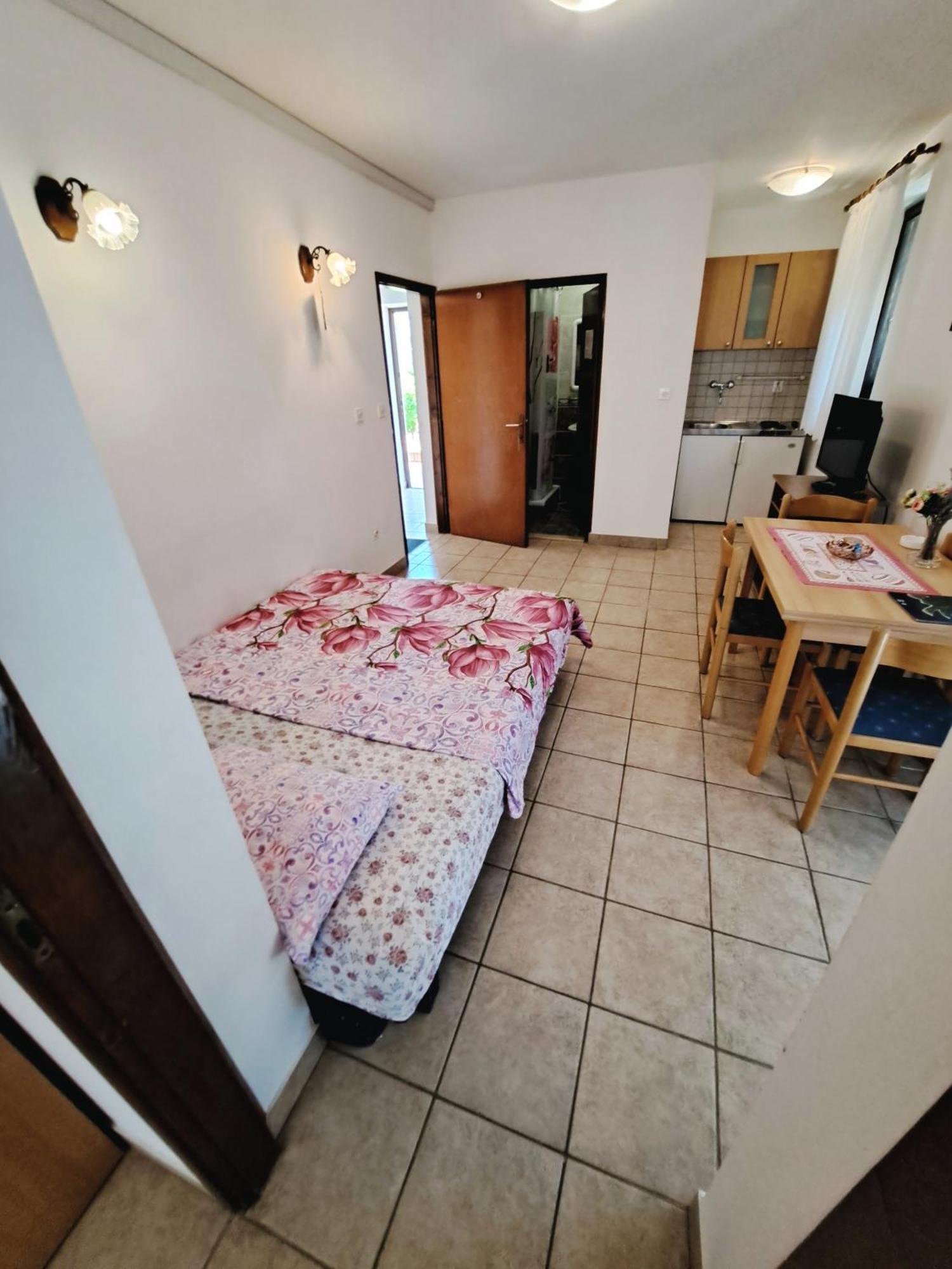 Apartments 1000 Flowers Stari Grad  Ruang foto