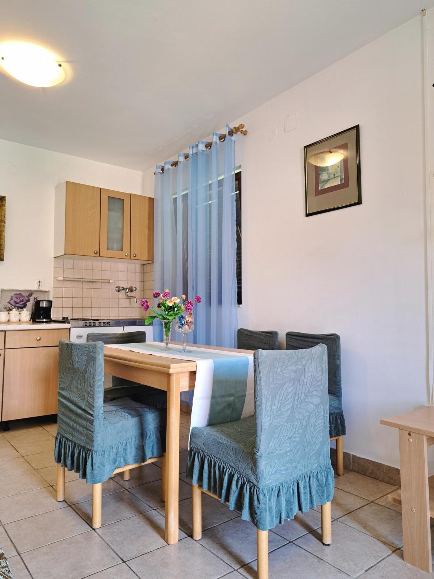 Apartments 1000 Flowers Stari Grad  Ruang foto