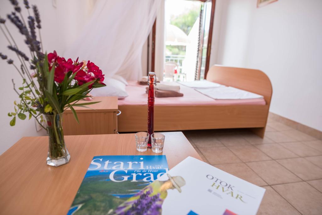 Apartments 1000 Flowers Stari Grad  Bagian luar foto